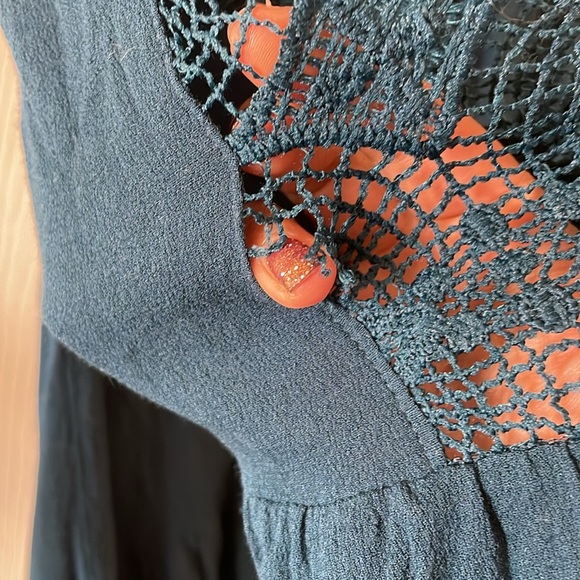 Flawed teal blouse with lace sleeves and yoke - Picture 6 of 11